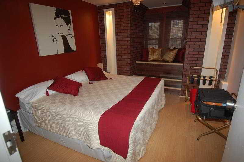 Celebrities Hotel Монреаль Экстерьер фото